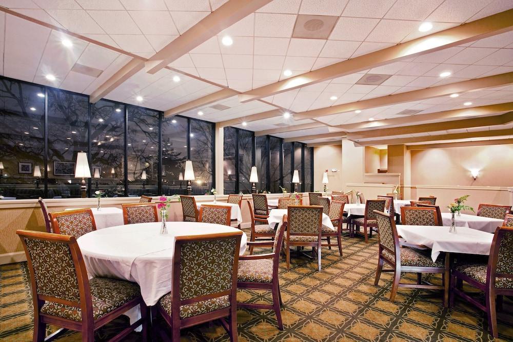 Holiday Inn Chicago Nw Crystal Lk Conv Ctr By Ihg Crystal Lake Exterior photo