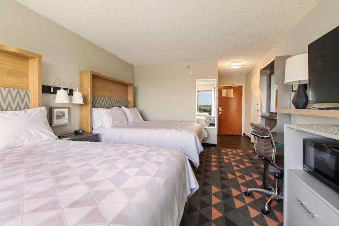 Holiday Inn Chicago Nw Crystal Lk Conv Ctr By Ihg Crystal Lake Exterior photo